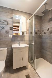 Kúpeľňa v ubytovaní Ziv Boutique Apartments Town Square II + 37 fotografií