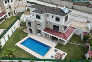 Bazén v ubytování Villa Mola Çeşme nebo v jeho okolí
