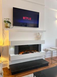 TV a/nebo společenská místnost v ubytování Aylestone View