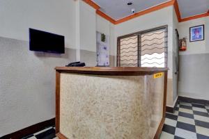 a room with a podium with a tv on a wall at SPOT ON Gokul Residency Near Secunderabad Railway Station in Hyderabad