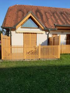 a wooden fence in front of a house at Apartma Trobentica 23 in Moravske-Toplice