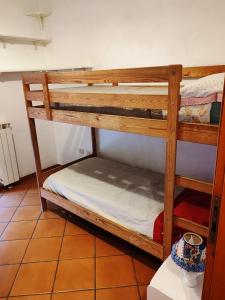 a couple of bunk beds in a room at Talenti house in Rome