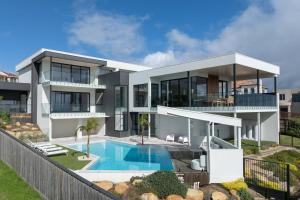 Foto de la galería de Bayview Luxe Entertainer Pool & World Class View en Mount Martha