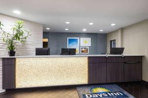 an office lobby with a reception desk with a reception counter at Days Inn by Wyndham Chattanooga Lookout Mountain West in Chattanooga