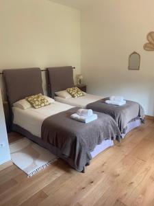 two beds sitting next to each other in a room at Vitabella Toscana in Seggiano