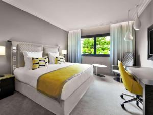 Mövenpick Hotel Abidjan客房内的一张或多张床位