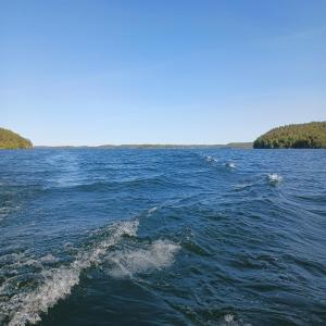 a boat in a large body of water at Förvaltarbostaden in Åtvidaberg