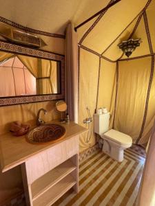 a bathroom with a sink and a toilet at Berber Experience Camp in Hassilabied