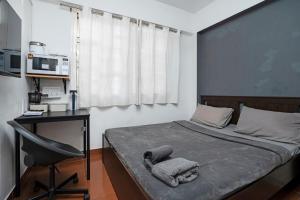 Кровать или кровати в номере Aishwarya Mystic Apartotel