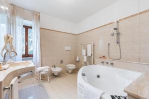 Koupelna v ubytování Relais La Fattoria