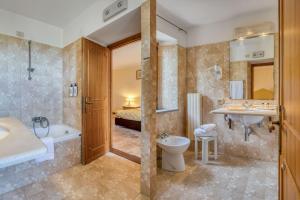 Koupelna v ubytování Relais La Fattoria