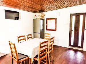 Fotografia z galérie ubytovania Mila Pet friendly holiday house with private place on the beach v destinácii Pag