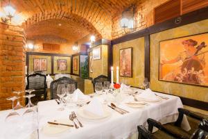 En restaurang eller annat matställe på Rubezahl-Marienbad Luxury Historical Castle Hotel & Golf-Castle Hotel Collection