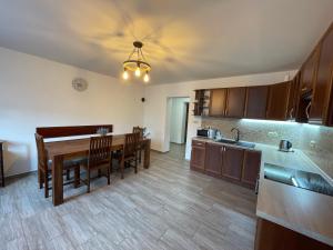 Köök või kööginurk majutusasutuses Apartmán Kameňák