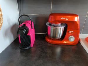 an orange and pink blender sitting on a counter at Charmante Maison à Coutances in Coutances