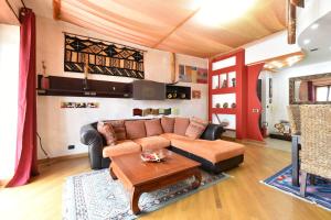 a living room with a couch and a table at Casa Etnica in Latina