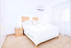 Łóżko lub łóżka w pokoju w obiekcie Apartamento Puerto Sol y Mar