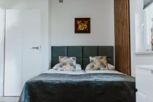 Łóżko lub łóżka w pokoju w obiekcie APARTAMENTY LAS Zator