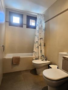 Koupelna v ubytování Duplex Noray vista a la piscina