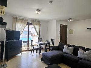 Posezení v ubytování Duplex Noray vista a la piscina