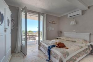 a bedroom with a bed and a view of the ocean at 83PANO Panoramamer in Les Issambres +102 photos