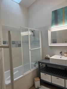 a bathroom with a shower and a sink at Jolie maison Ares in Arès