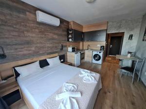 Postel nebo postele na pokoji v ubytování MitProt Panorama Bay 2 Studio 206
