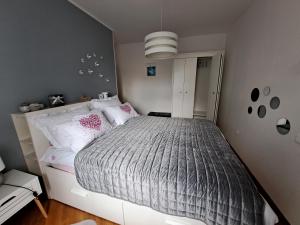 Posteľ alebo postele v izbe v ubytovaní Apartment Peruč with big terrace and beautiful garden