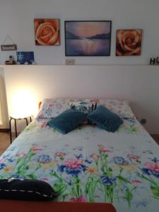 ジョヴィナッツォにあるAlbachiaraのベッドルーム1室(枕2つ付)