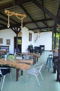 a dining area with wooden tables and chairs at Hostal Restaurante Checha Dapa in Yumbo