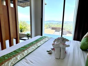 208 Ao Nang, Private Sea View Pool Villa客房内的一张或多张床位