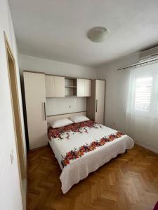 Postel nebo postele na pokoji v ubytování Apartment Martina Tučepi