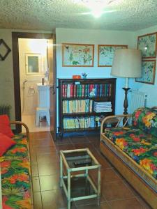 a living room with a couch and a table at Casa vacanze Dolce Glicine in Bonassola