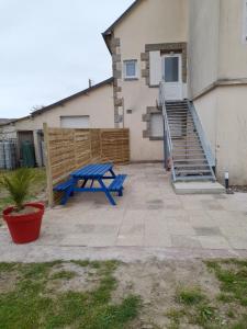 a blue picnic table in front of a building at L'ECUME in Pléboulle