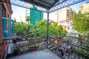 uma vista para a cidade a partir de uma varanda em Book Hotel em Kutaisi