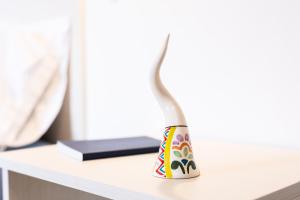 a toothbrush sitting on top of a desk at Hotel Ristorante Montuori in Pimonte