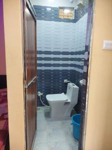 Ett badrum på Shri KrishnMohini Home stay