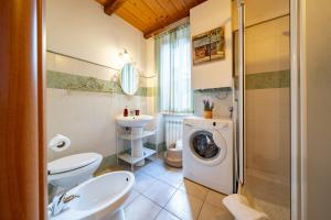 Koupelna v ubytování La Suite del Borgo + 37 fotografií