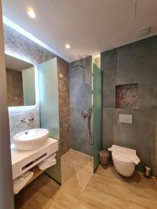 Anna Beach Suites Hotel tesisinde bir banyo