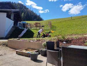 Aed väljaspool majutusasutust Ferienwohnung Hinterschwarzenberg
