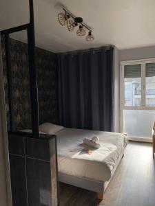 Postel nebo postele na pokoji v ubytování Kazeths Chambre chez l'habitant