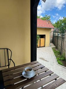 Rõdu või terrass majutusasutuses DANA GUEST HOUSE