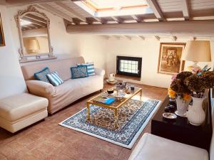a living room with a couch and a table at Mansarda Isabella in Greve in Chianti