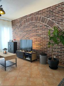 TV a/nebo společenská místnost v ubytování Kazeths Chambre chez l'habitant