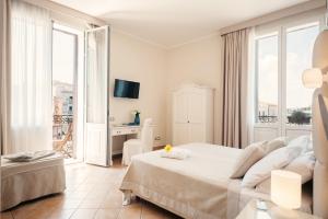 TV a/nebo společenská místnost v ubytování Hotel L'Arcangelo - Boutique Hotel