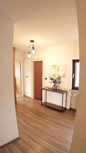Fotografie z fotogalerie ubytování Bright, Modern and Spacious - Apartment "Lola" Family & Workplace v destinaci Gießen