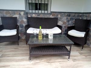 Casa rural Rocío - Caminito del Rey的酒水
