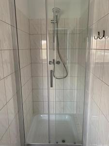 Kylpyhuone majoituspaikassa Apartament Odertal