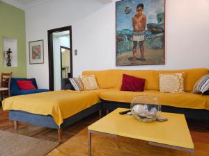 Χώρος καθιστικού στο 3 bedder condo in Ilisia, Megaro Mousikis