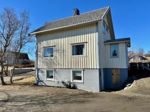 a small house is sitting on the side of a road at House with perfect location in Leknes in Leknes